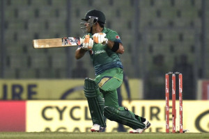 Pakistan cricketer Umar Akmal plays a shot during the Asia Cup T20 cricket tournament match between Pakistan and Sri Lanka at the Sher-e-Bangla National Cricket Stadium in Dhaka on March 4 , 2016. / AFP / MUNIR UZ ZAMAN