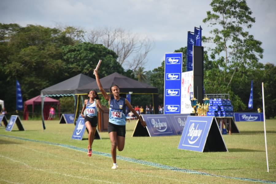 WATCH 4x400m Finals (U15) 53rd Ritzbury Sir John Tarbat Junior